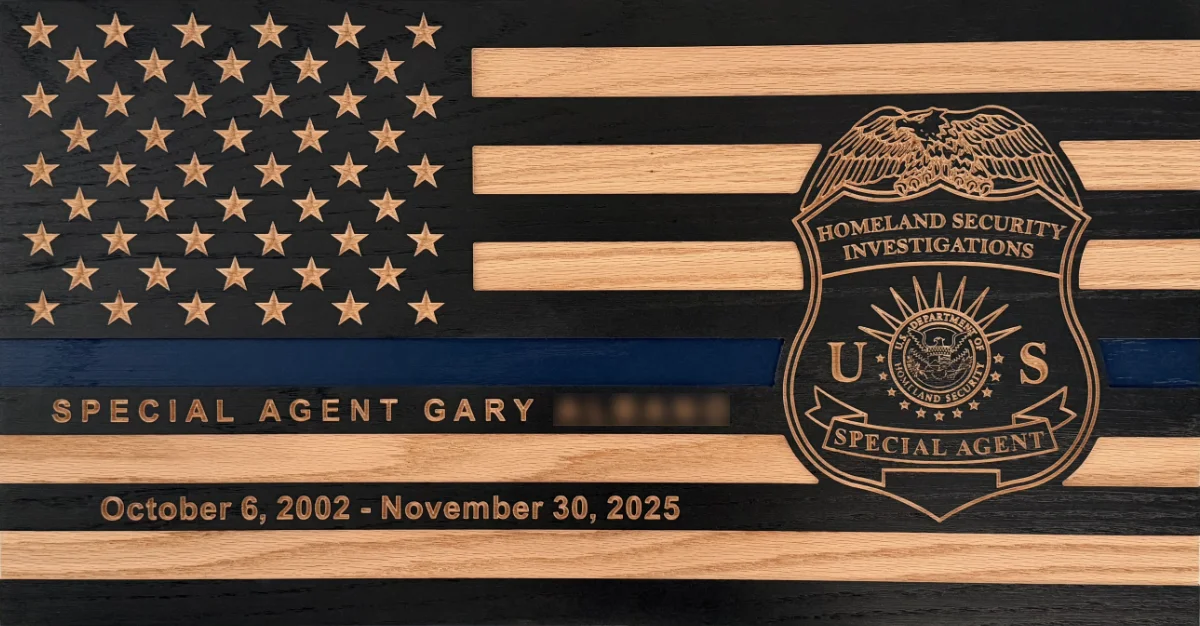 thin blue line wood flag with homeland security investigations (hsi) badge